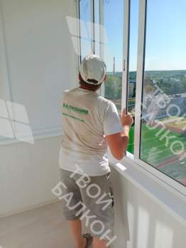 Остекление балкона и отделка стен